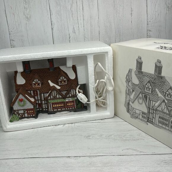 Department 56 Vintage in Box Dickens Village Ashburry Inn - WITH LIGHT IN BOX - Picture 1 of 6